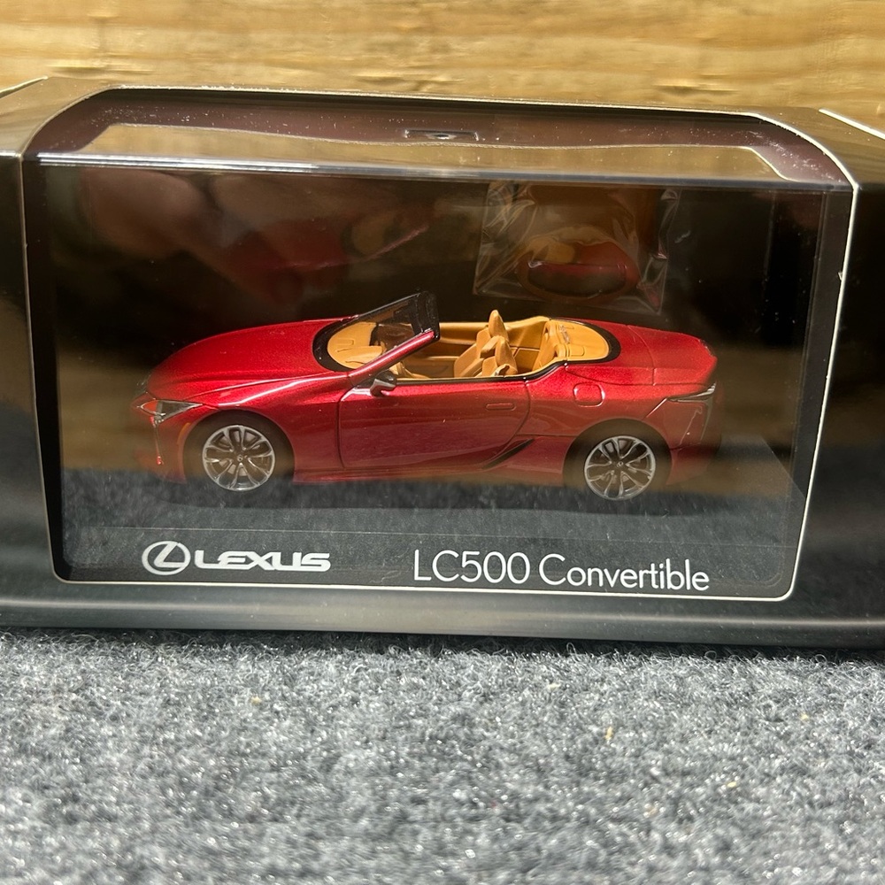 Lexus LC500 Convertible Diecast Model Car 1/43 scale with box New